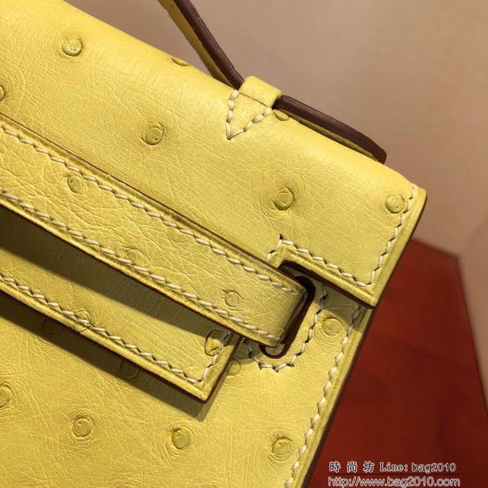 HERMES愛馬仕 凱莉包 Mini Kelly pochette金扣 鵝蛋黃 純手縫蠟線配上豬鼻子鏈 斜挎包  Ama1185